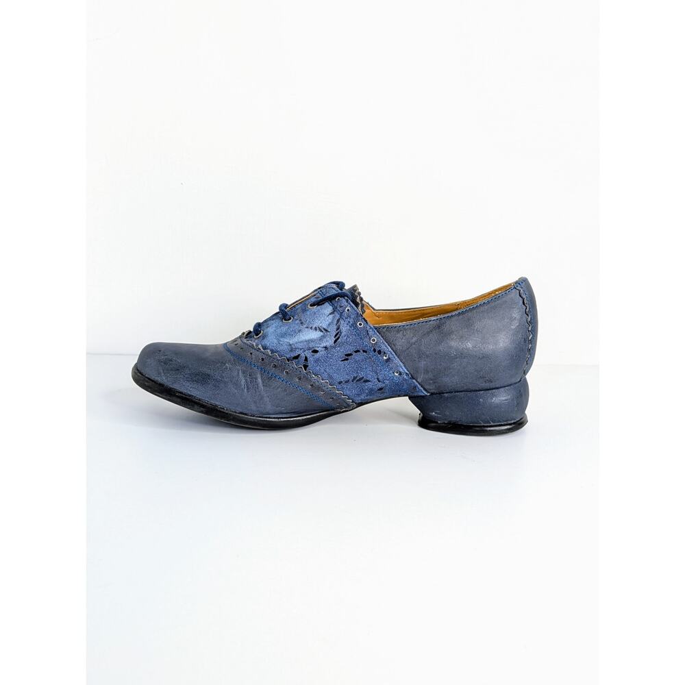 John Fluevog Erika Fellowship Oxford 9 Blue Two Tone Saddle Shoe Lace Low Heel - Picture 7 of 16
